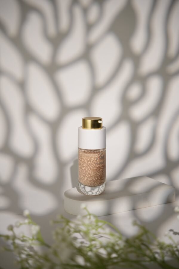 Zoee Radiance Boosting Gold Serum - Image 2