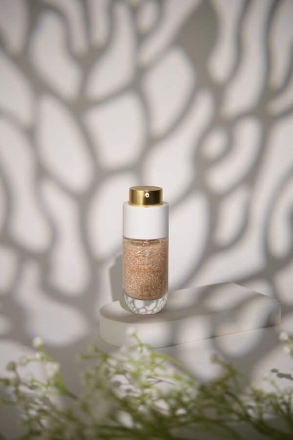 Zoee Radiance Boosting Gold Serum - Image 3